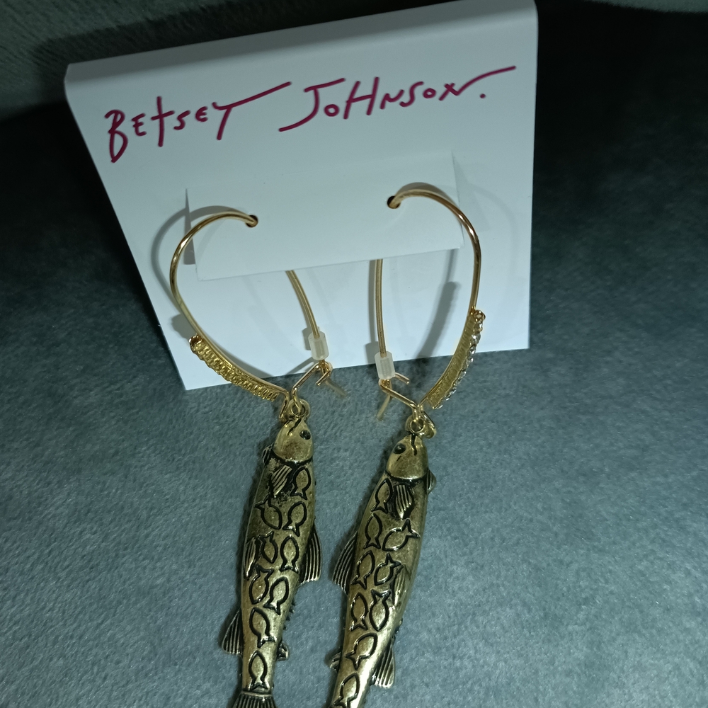 BETSEY JOHNSON BLUE AND GOLD COLOUR  DESIGNER FISH EARRINGS - Picture 2 of 3